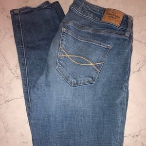 6R Abercrombie jeans